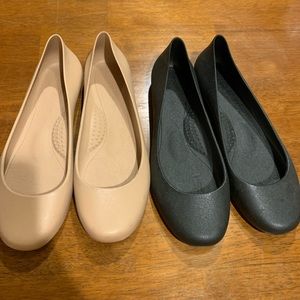 Black and Tan flats, selling as a set! Size 8!